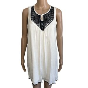Monteau Black & White V-Neck Embroidered Front Sleeveless Boho Mini Shift Dress